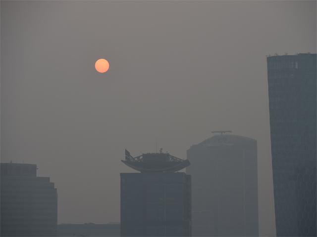 sun through delhi smog
