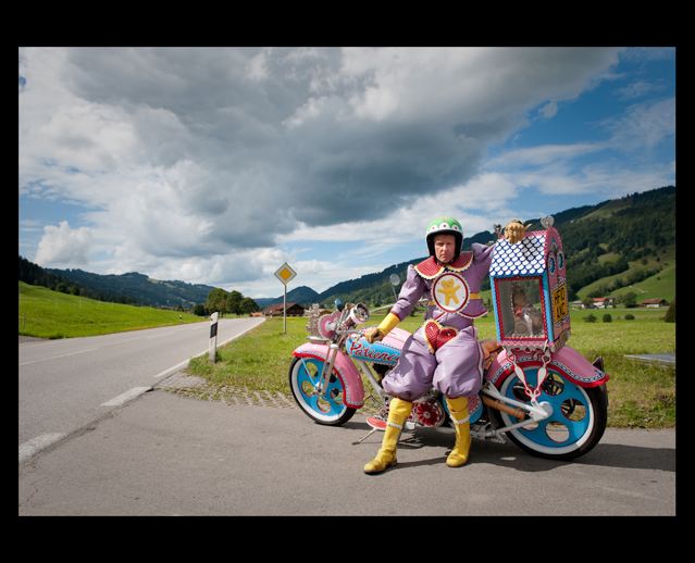 grayson-perry-pink-motorbike-2a