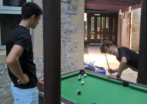 Peaks 2017 - playing pool