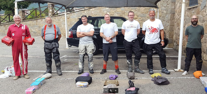 Group pic of Mondo members